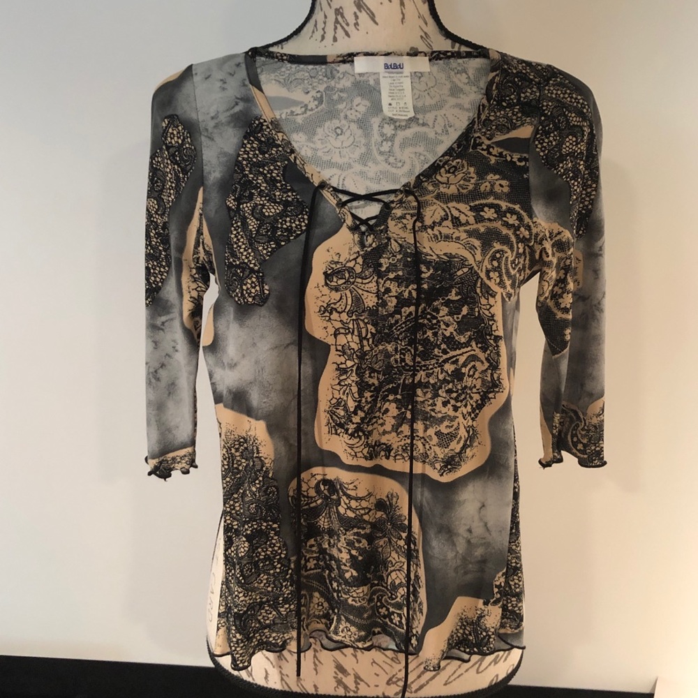 BOUBOU Patterned V-Neck Top